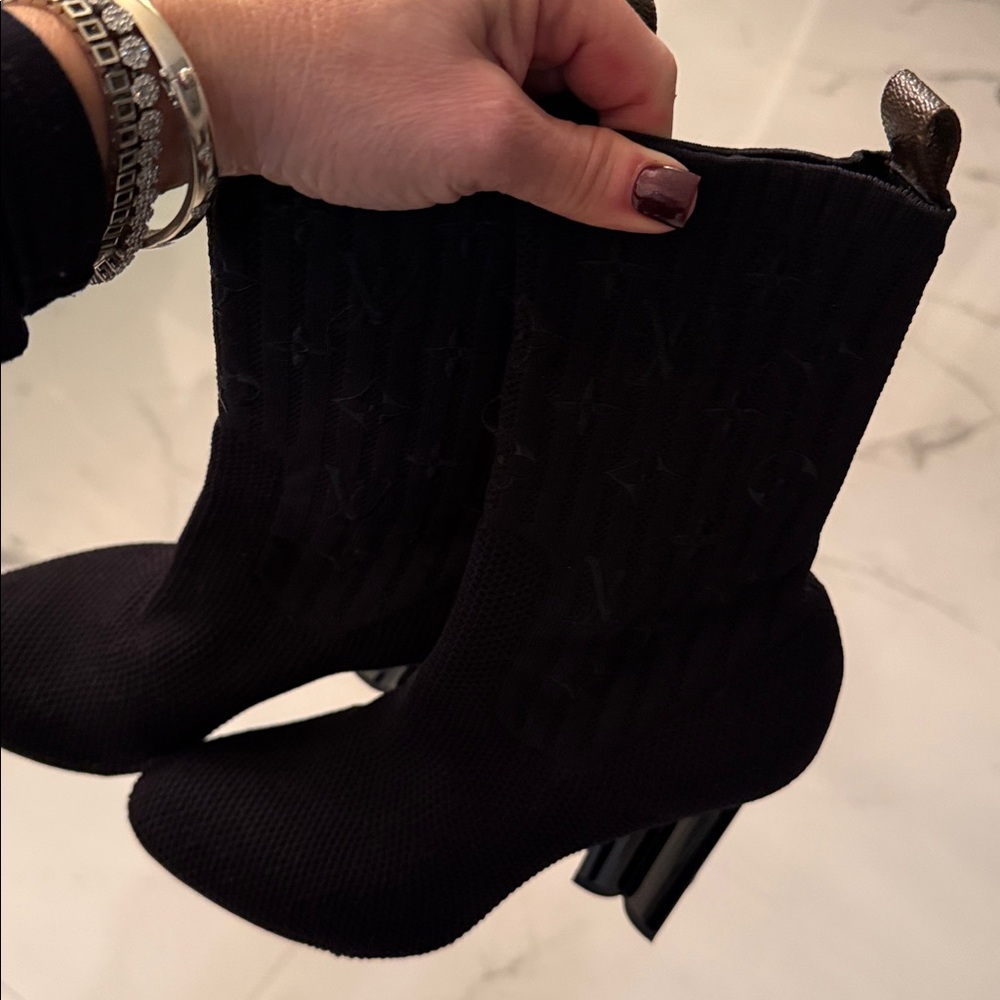 Louis Vuitton Black Heeled stretch Boots - Picture 2 of 8